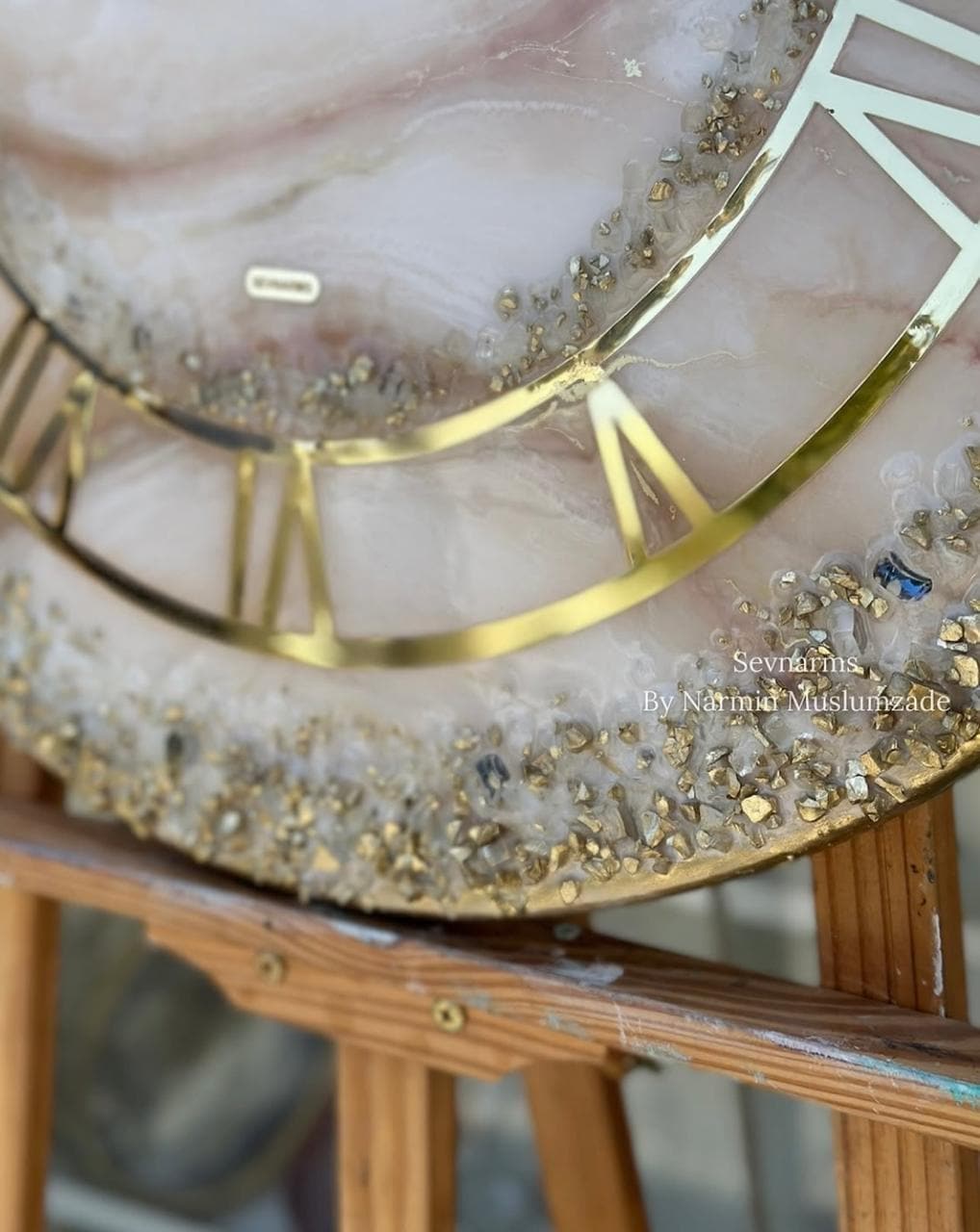 Large White Resin Wall Clock, Luxury Epoxying Wall Art, Modern Geode Resin Clock with Gold Leaf, Unique Housewarming Gift, Glam Home Decor