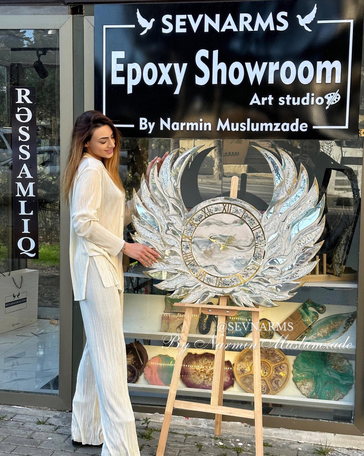 Angel Wings Resin Wall Clock, Large Mirror Wall Clock, 3D Epoxy Resin Wall Art, Luxury Gold Roman Numeral Clock, Glam Home Decor