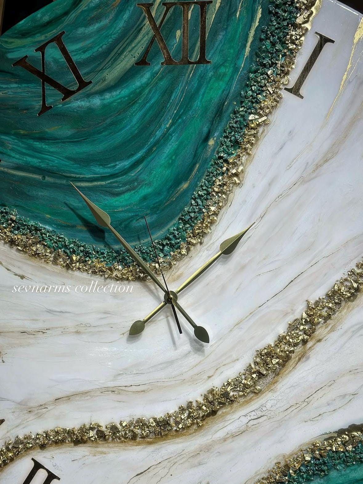 Handmade Emerald Green and Gold Resin Wall Clock, Geode Epoxy Clock , Large Luxury Marble Effect Home Decor, Unique Gift